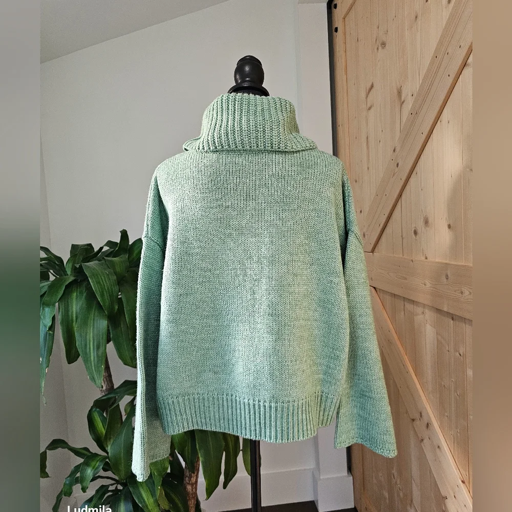 J.ING size S/M women‎ sage knit sweater with large foldover neckline